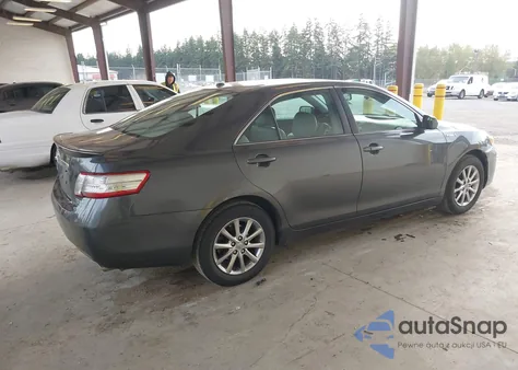 2011 Toyota Camry Hybrid z USA, uszkodzony, nr VIN 4T1BB3EK5BU140874